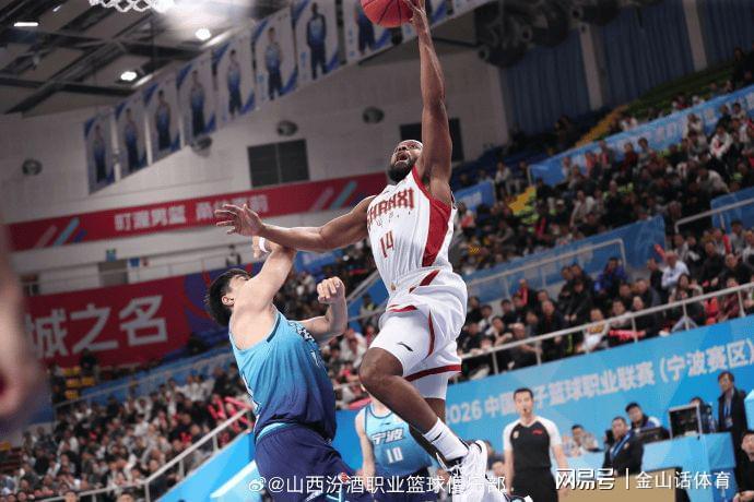 世界杯注册-太离谱了！2米22中锋0分0助，仅抢了1个篮板，在场上竟然防自己人