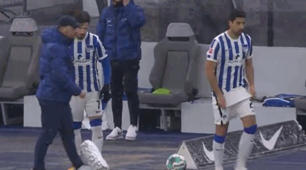 World Cup registration-【德甲】莱万失点科芒幸运球破门 拜仁雪战1比0赫塔